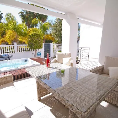 Oasis 22 Apartment